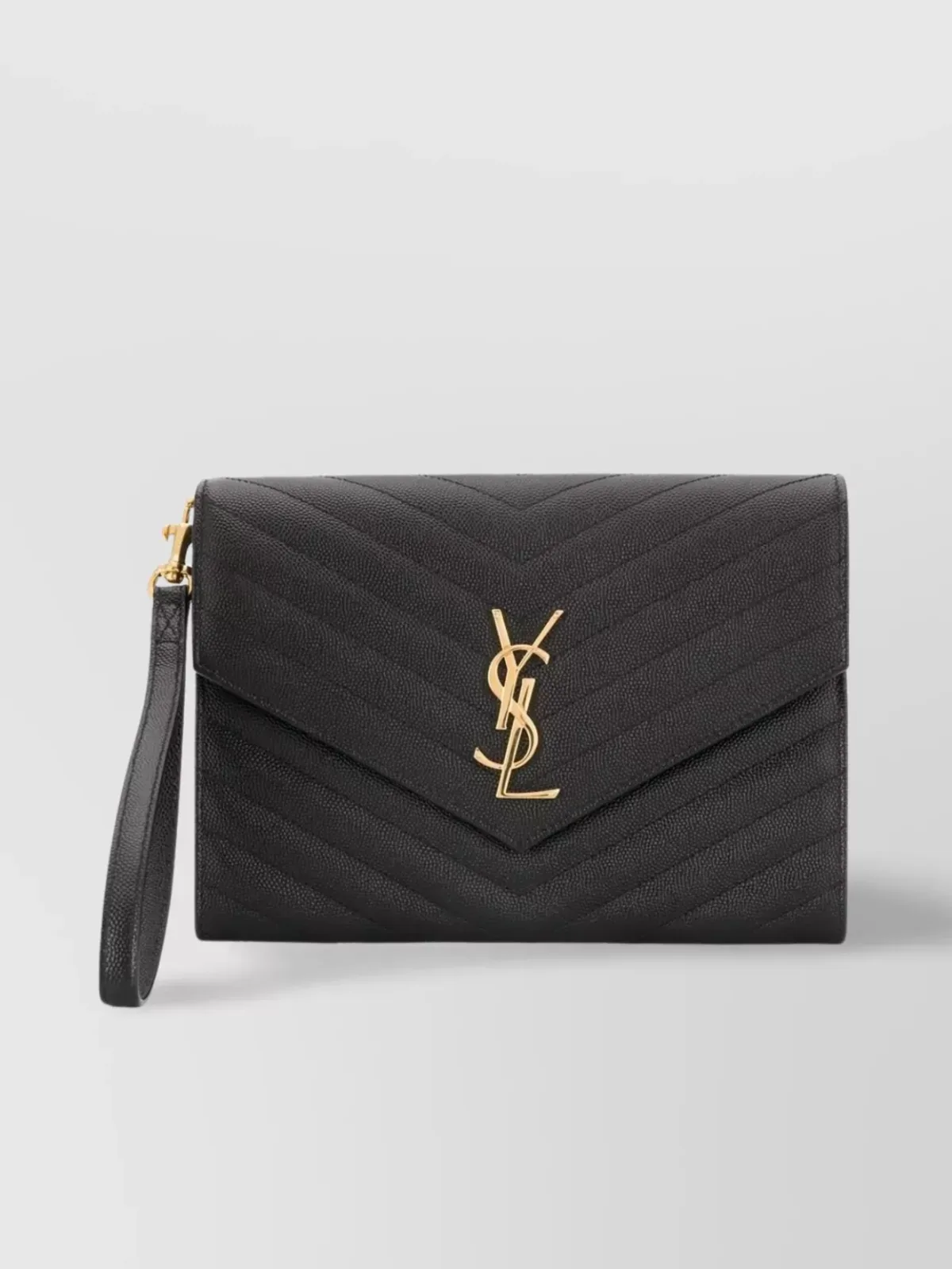 Pochette a busta Saint Laurent Cassandre in vitello nero trapuntato a chevron, vista frontale con cinturino da polso