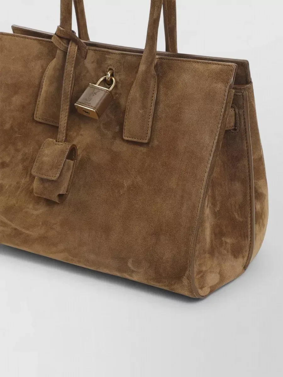 Sac à main Saint Laurent Sac de Jour Small en veau velours marron, côtés extensibles vus du dessus