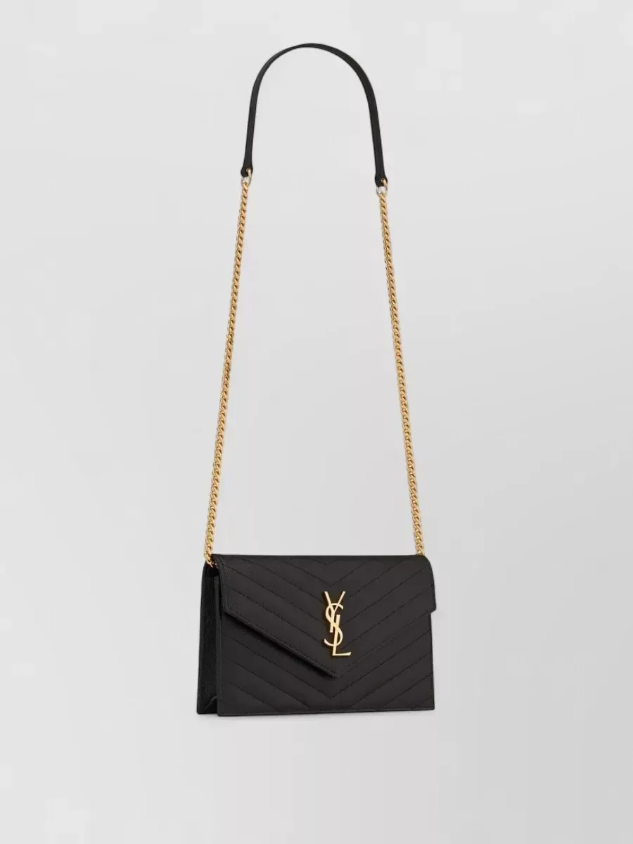 Cartera con cadena Saint Laurent Cassandre tipo sobre en piel de becerro negra acolchada, cadena con tramo de piel para el hombro
