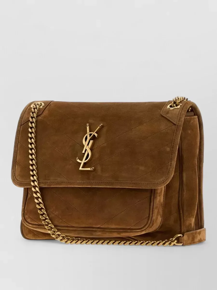 Mala de ombro Saint Laurent Niki Medium em camurça castanha acolchoada, vista lateral