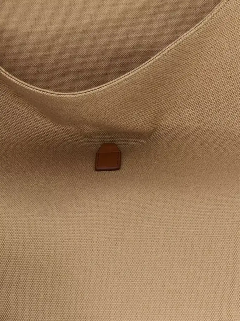 Saint Laurent Le 5 à 7 in beige, foto 4