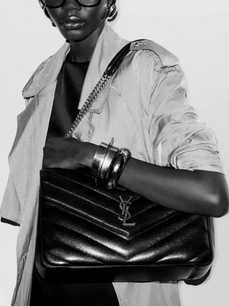 Saint Laurent Loulou Large nera, trapuntatura a chevron sulla pelle di agnello