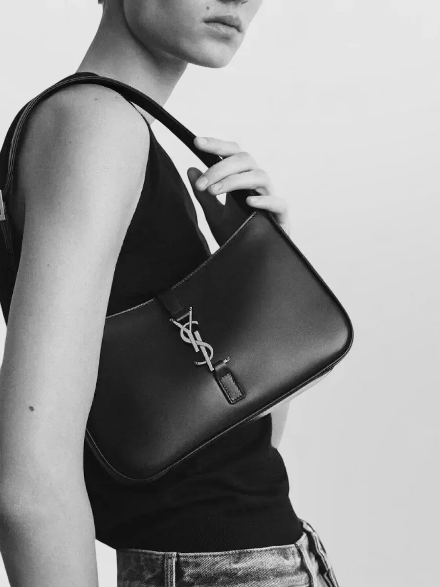 Saint Laurent Le 5 à 7 Oliva, pelle di vitello lucida