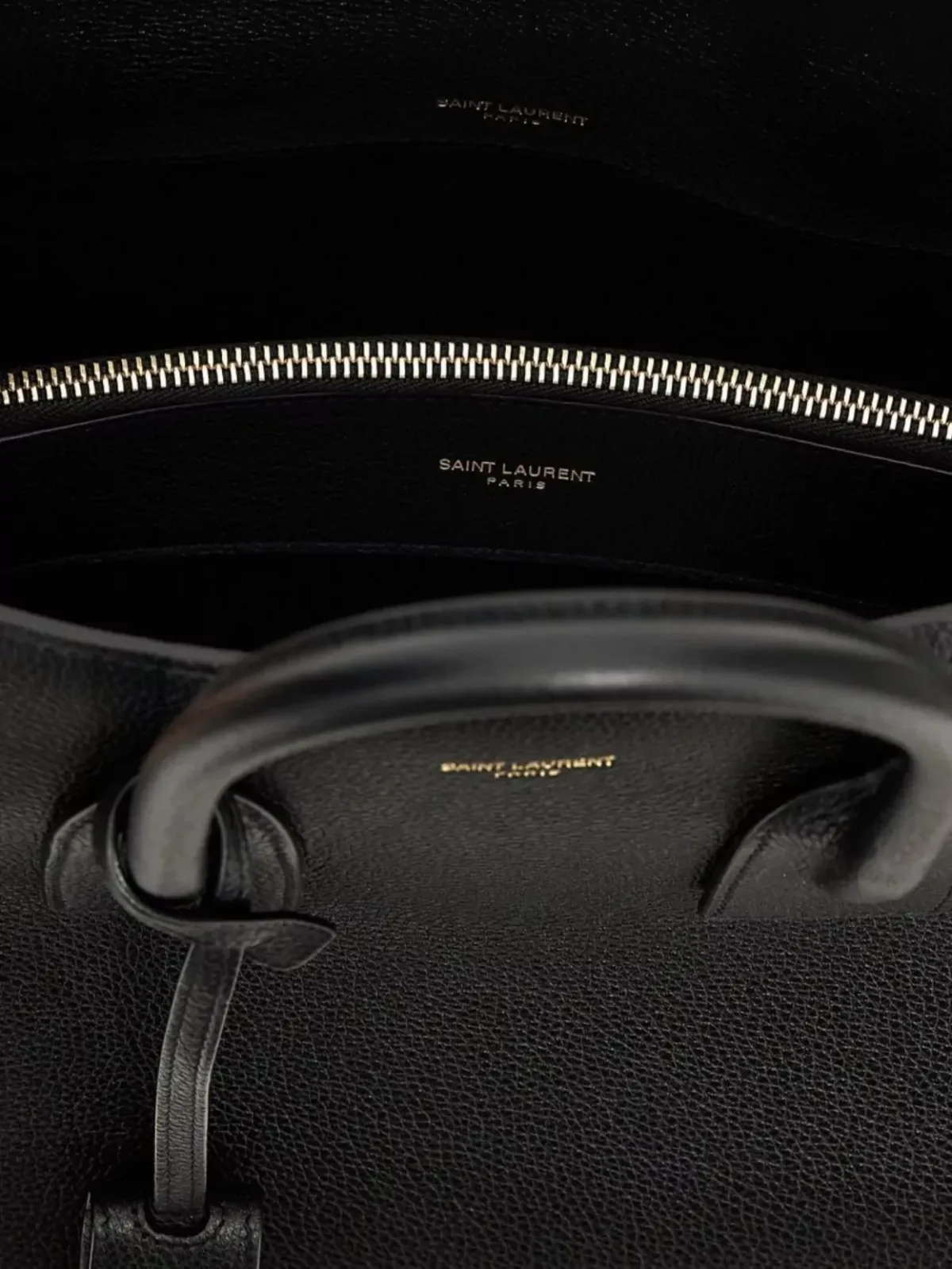Saint Laurent Sac de Jour باللون الأسود، صورة 4