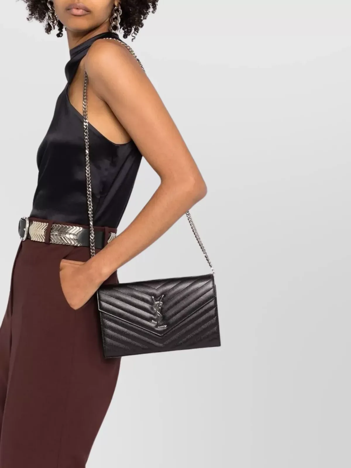 Saint Laurent Cassandre Chain Wallet in Schwarz, Foto 3