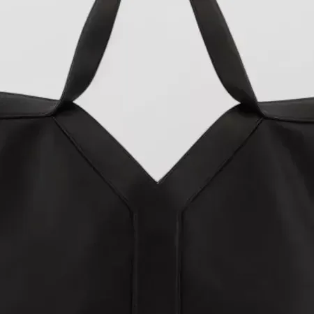 Saint Laurent Y en noir, détail