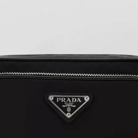 Prada Re-Edition斜挎包黑色款，细节