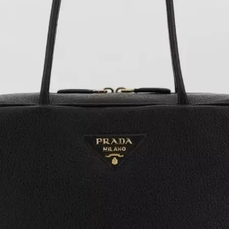 Borsa a spalla Prada in pelle di cervo nera, dettaglio