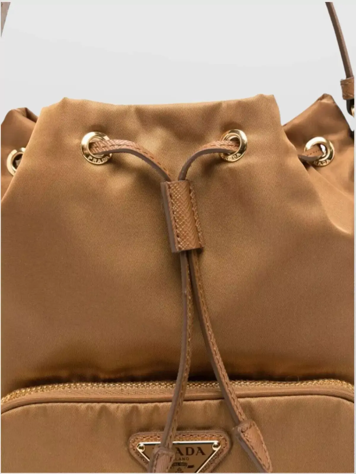 Prada Re-Nylon Bucket Bag in Braun, Foto 4