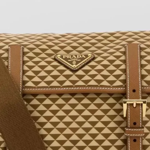 Prada Re-Edition in Braun, Detail
