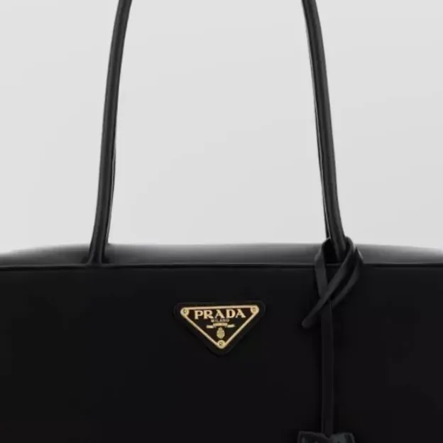 Prada Re-Edition nera, dettaglio