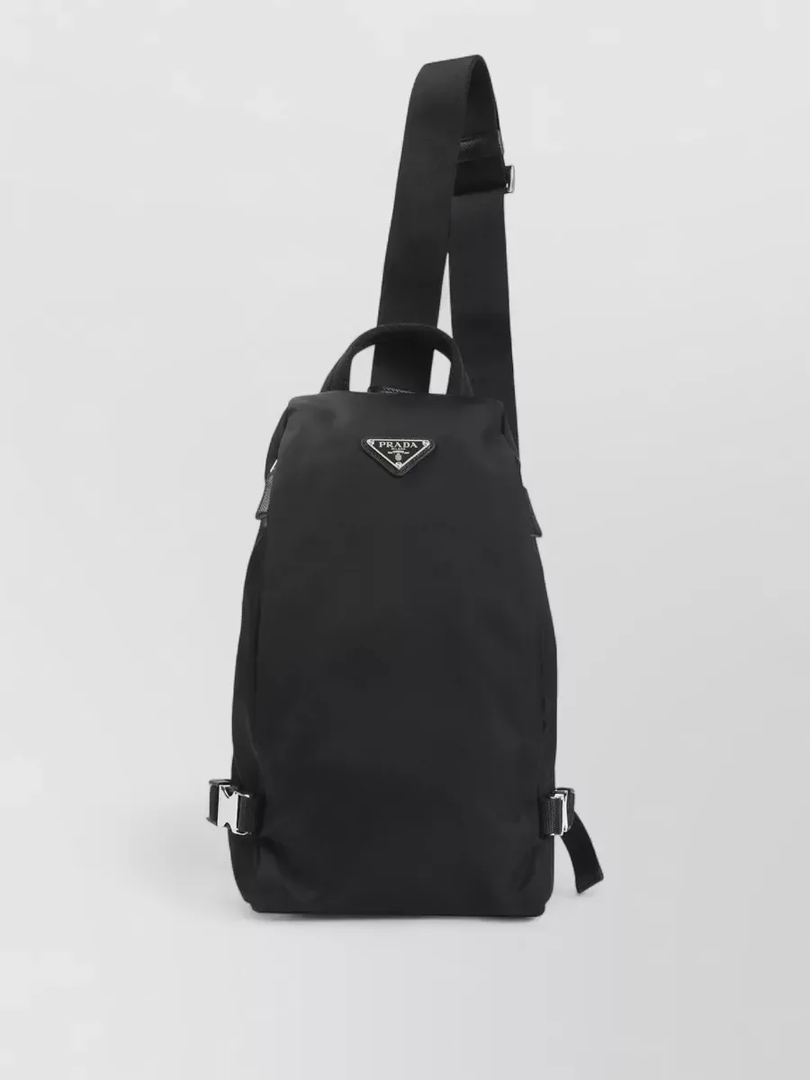 Prada Triangle Rucksack für eine Schulter in Schwarz, Foto 1