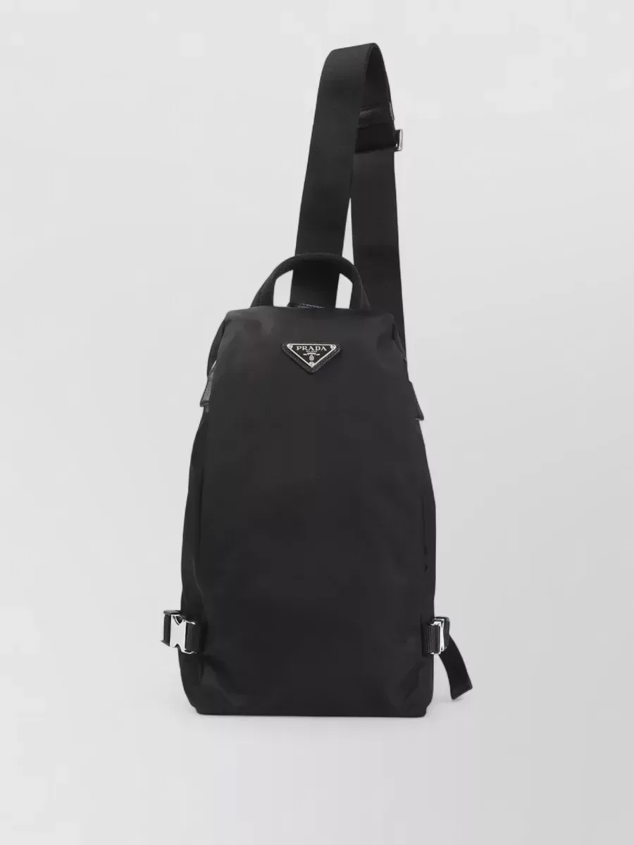 Prada Triangle Rucksack für eine Schulter in Schwarz, Foto 3