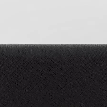 Prada Mini Schultertasche mit Kette in Schwarz, Detail