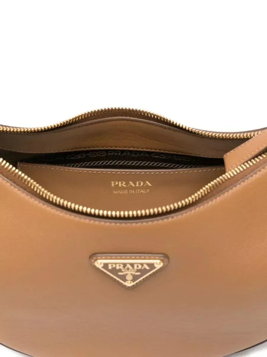 Prada Curved Zip Schultertasche in Braun, Foto 4
