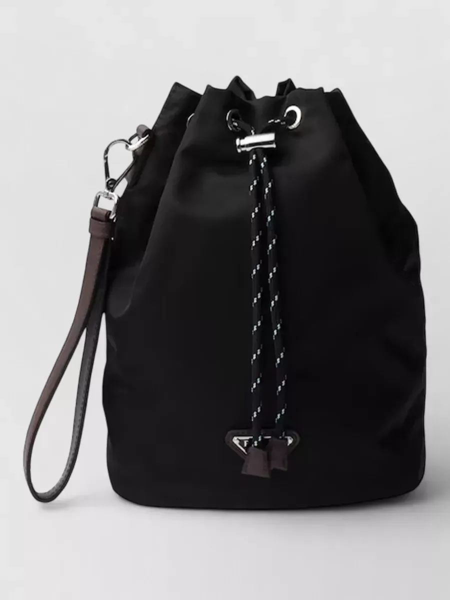 Mala bucket Prada Re-Nylon em preto, foto 1