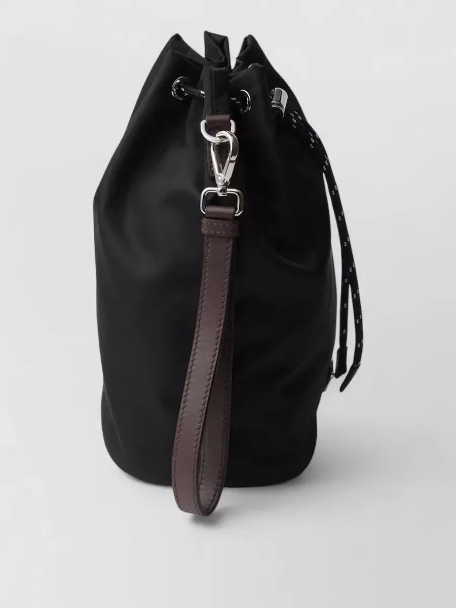 Mala bucket Prada Re-Nylon em preto, foto 2
