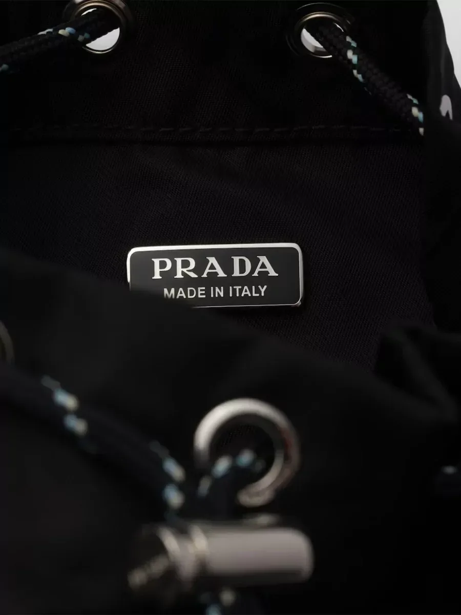 Mala bucket Prada Re-Nylon em preto, foto 4