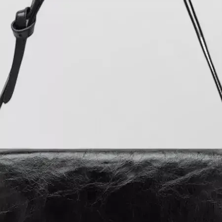 Prada حقيبة كتف متوسطة من جلد العجل الأسود، تفصيل