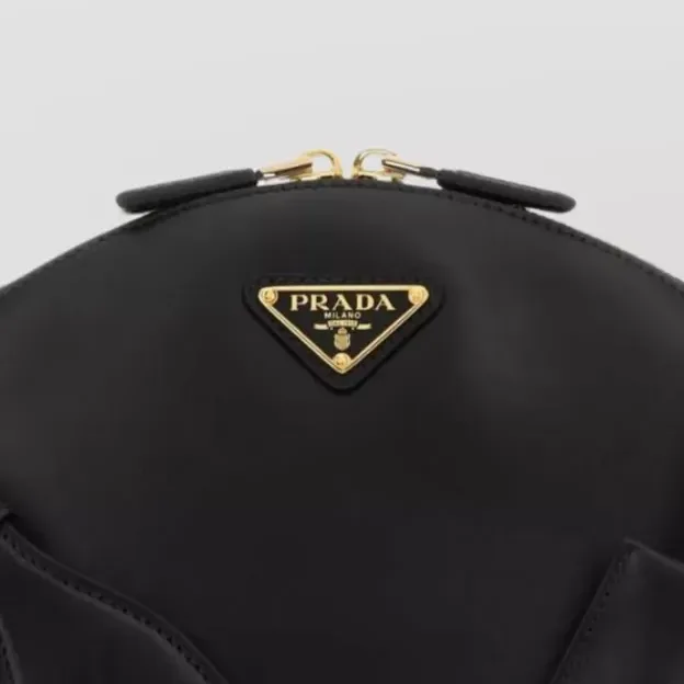 Prada Re-Edition in Black, detail