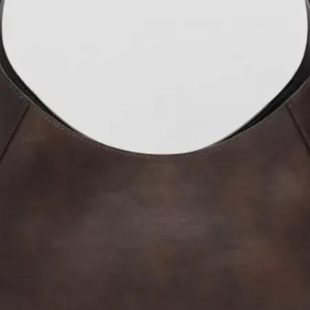 Bolso de hombro Prada Soft en marrón, detalle