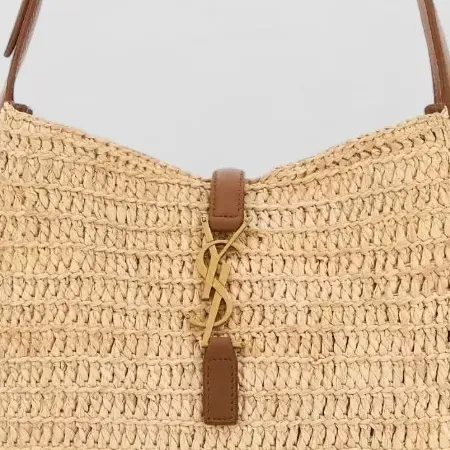 Saint Laurent Le 5 à 7 Small in Beige, detail