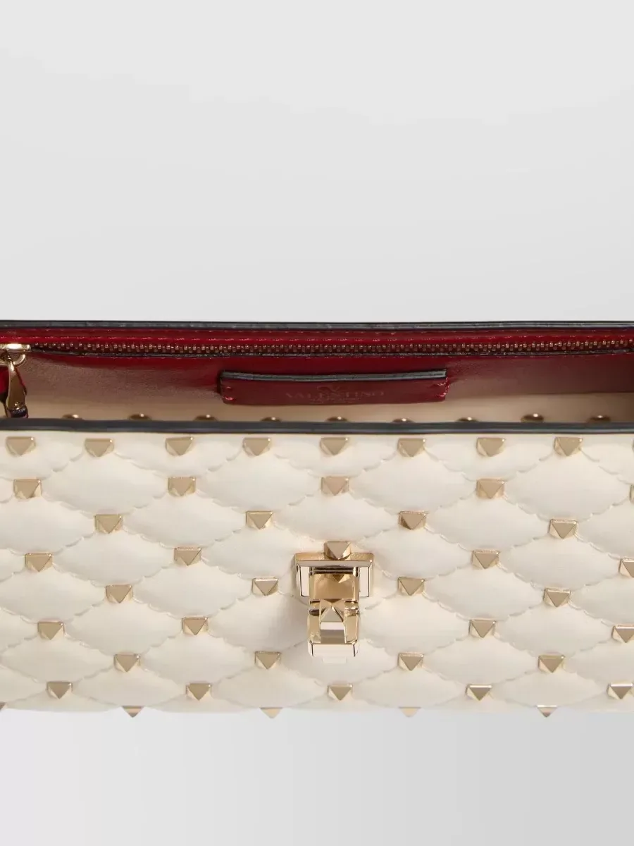 Clutch média Valentino Garavani Rockstud Spike Medium em Marfim, foto 4