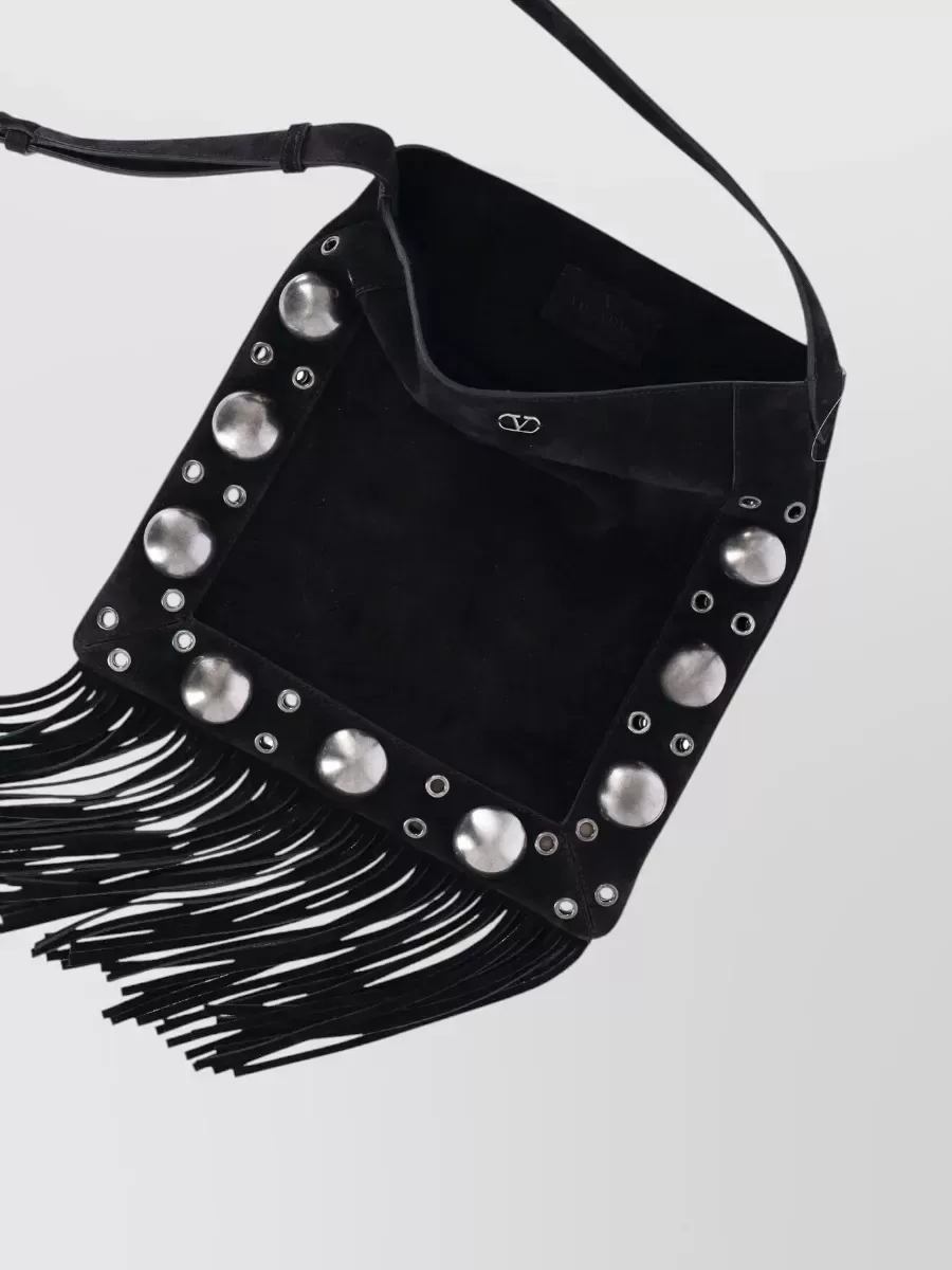 Valentino Garavani Fringed Studded Shoulder Bag باللون الأسود، صورة 3
