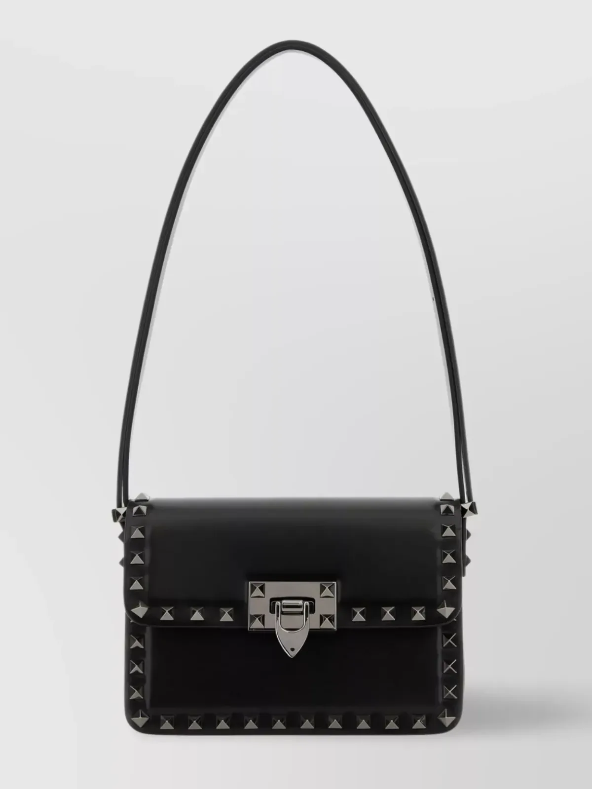 Сумка Valentino Garavani Studded Flap Shoulder Bag, в черном цвете, фото 1