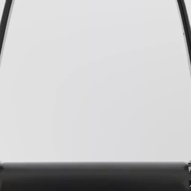 Сумка Valentino Garavani Studded Flap Shoulder Bag, в черном цвете, деталь