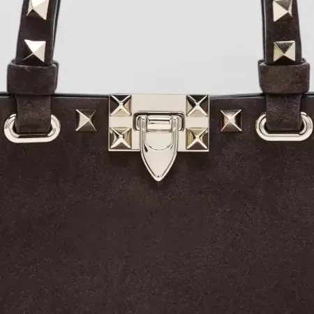 Mini cabas Valentino Garavani Rockstud marron, détail