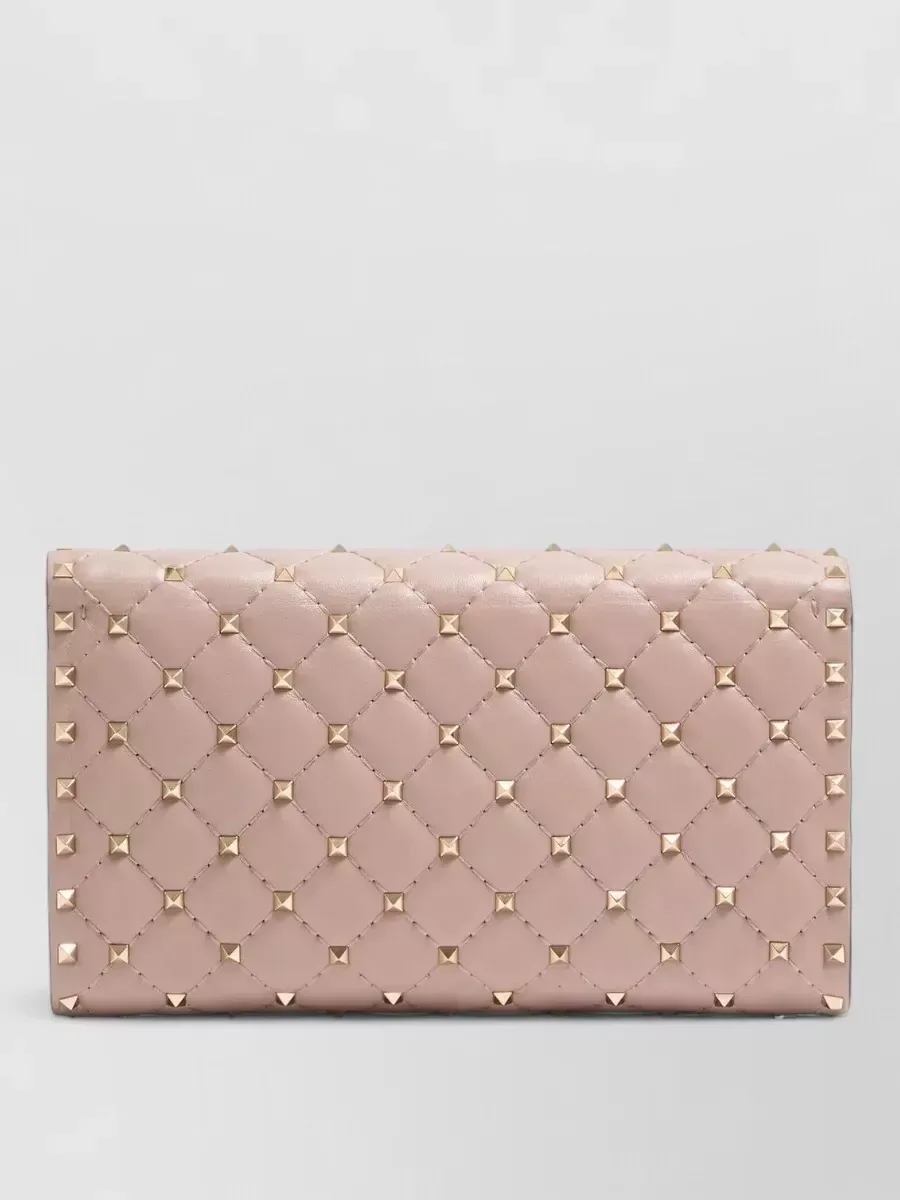 Valentino Garavani Rockstud Spike Clutch باللون بيج، صورة 2