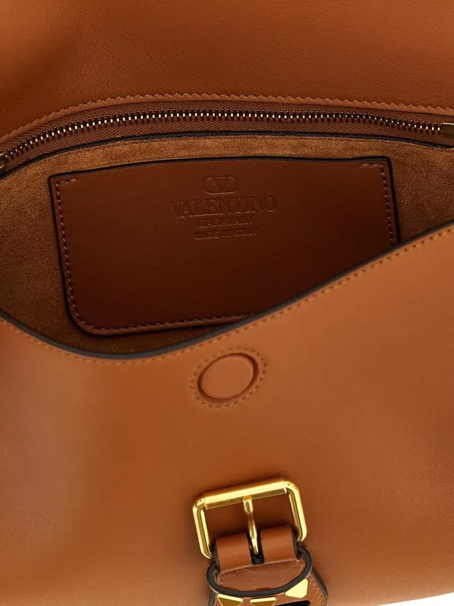 Borsa a spalla Valentino Garavani Studded Buckle Flap in Marrone, foto 4
