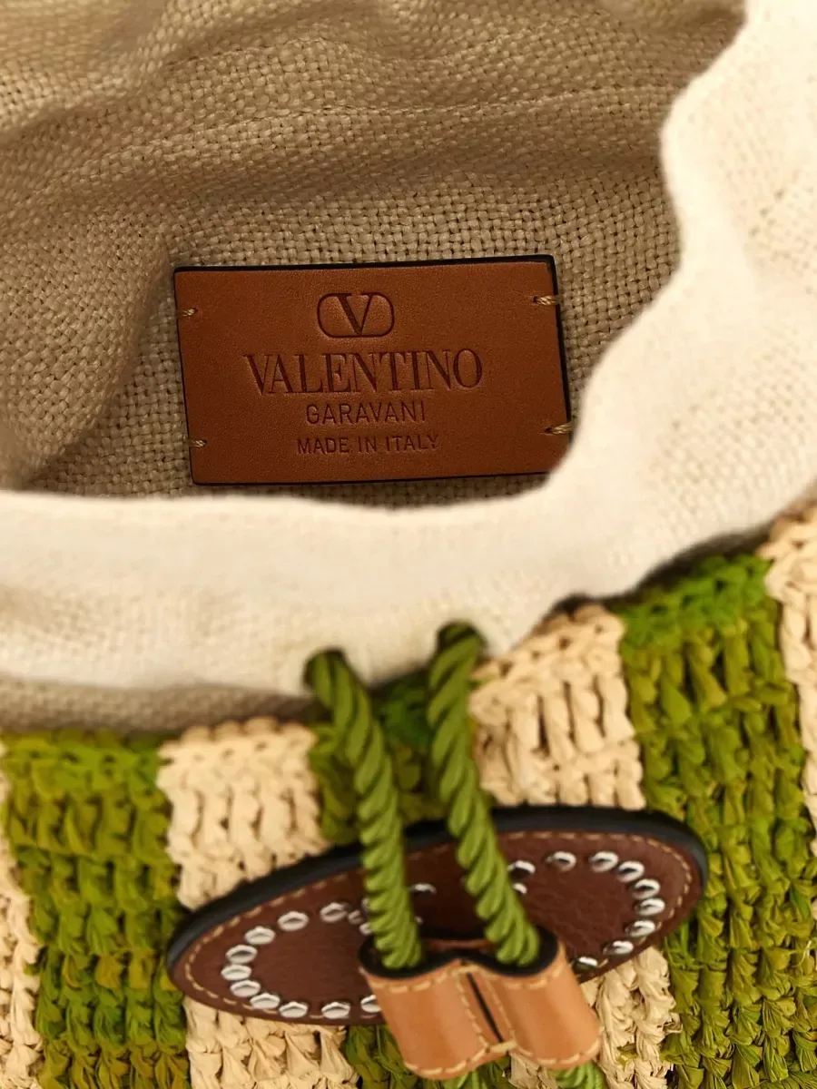 Valentino Garavani VLogo Signature Small Bucket Bag in Green, photo 4