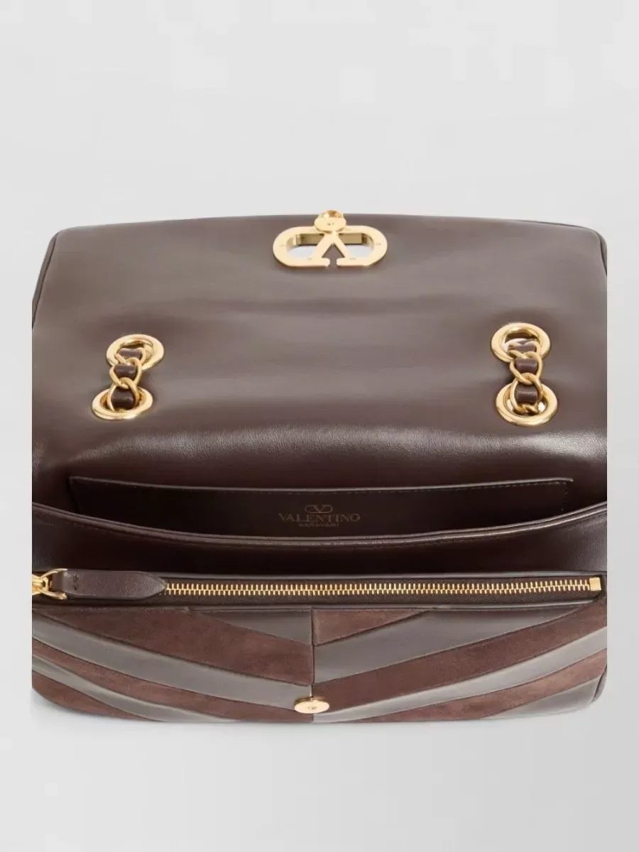 Valentino Garavani Chevron Schultertasche Medium in Braun, Foto 2