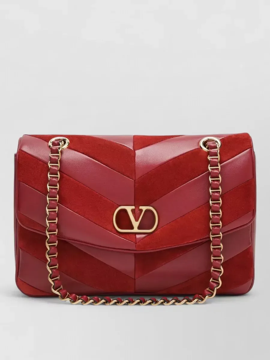 Valentino Garavani Chevron Schultertasche Medium in Rot, Foto 1