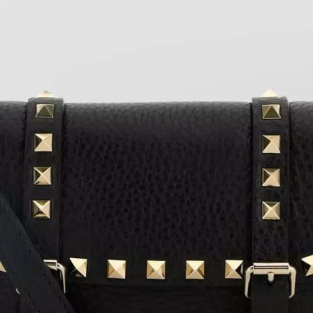 Valentino Garavani Rockstud Spike Clutch in Schwarz, Detail