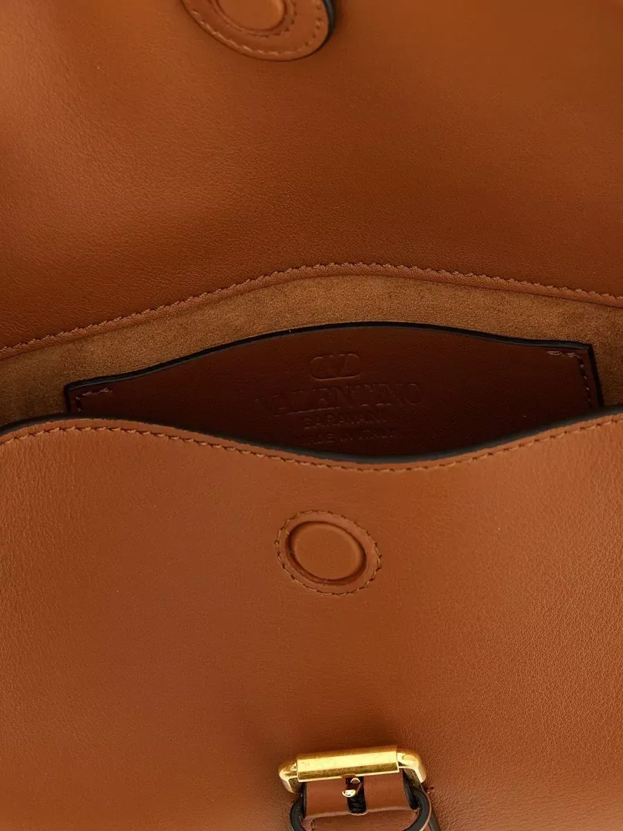 Borsa a spalla Valentino Garavani con borchie e fibbia marrone, foto 4