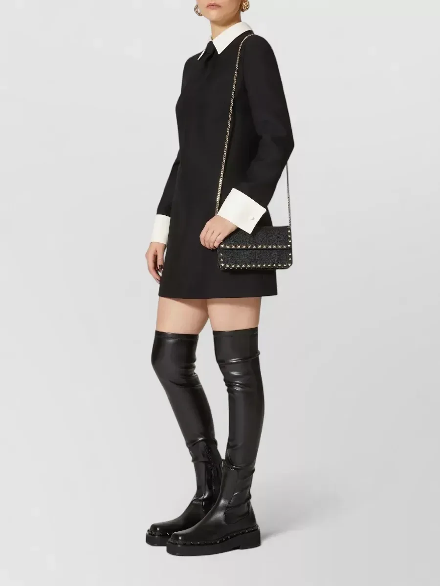 Valentino Garavani Rockstud Spike Chain Wallet en negro, foto 2