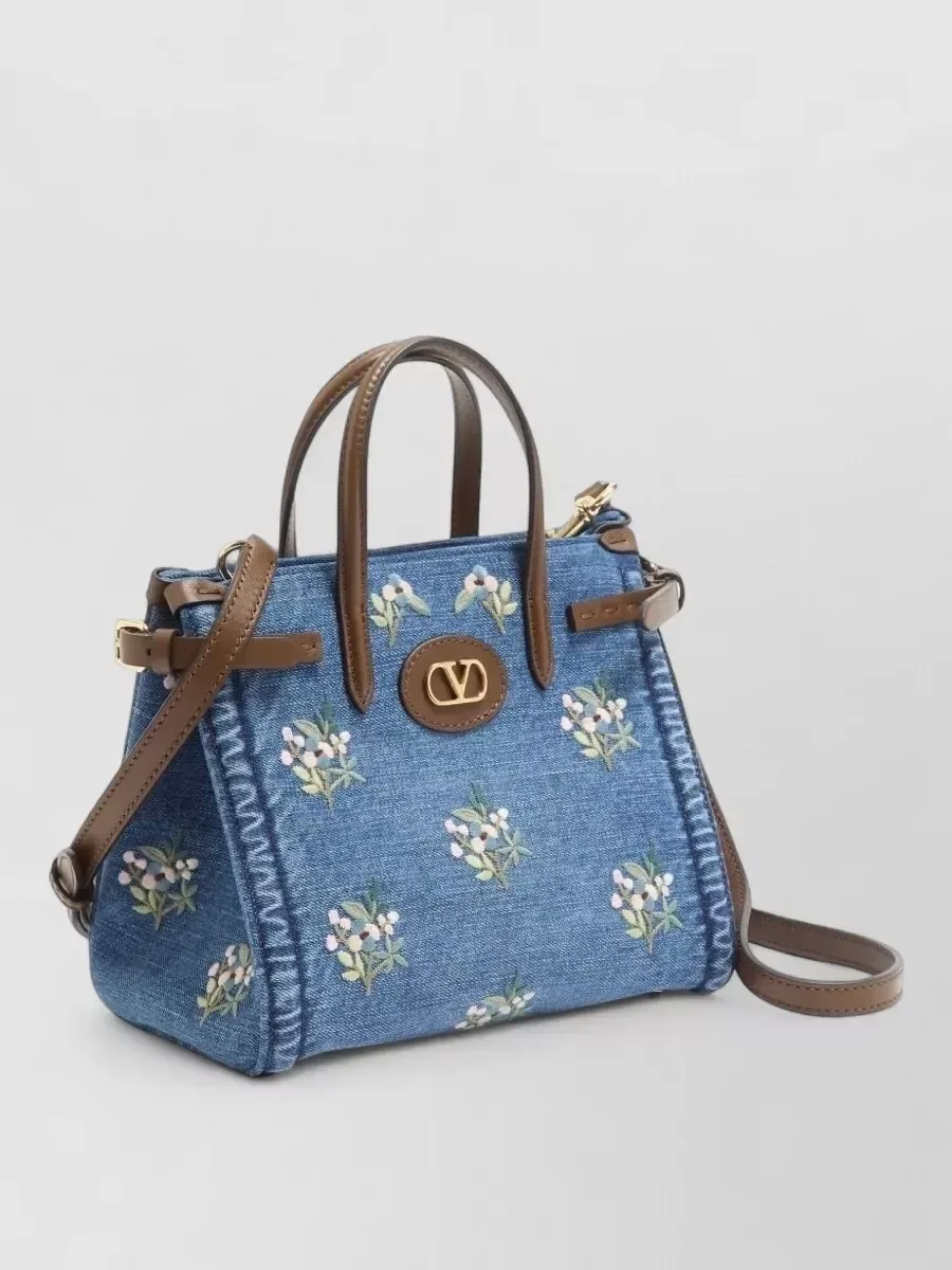 Valentino Garavani Antibes Small in Blau, Foto 3