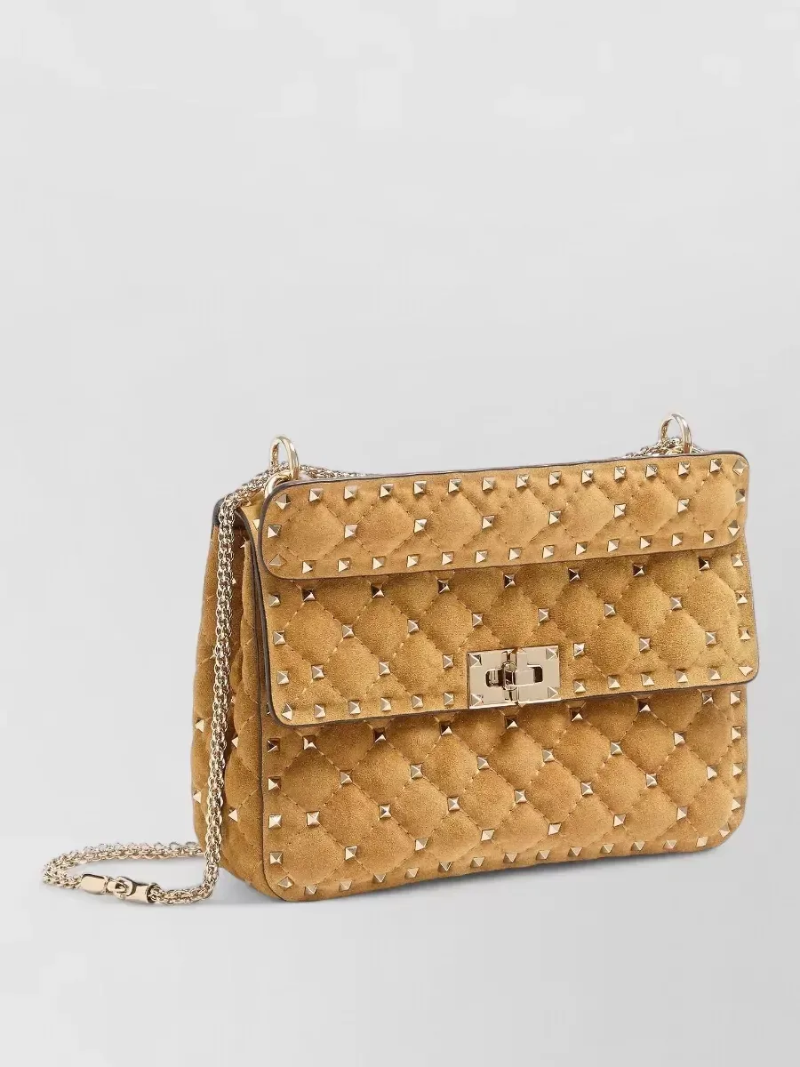 Valentino Garavani Rockstud Spike Medium Quilted Clutch in Beige, Foto 3