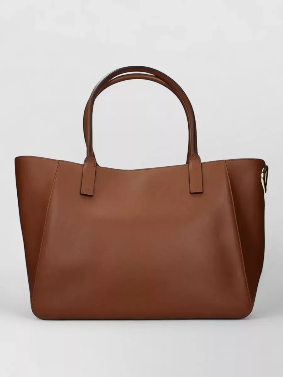 Valentino Garavani Leather Bucket Bag باللون البني، صورة 1