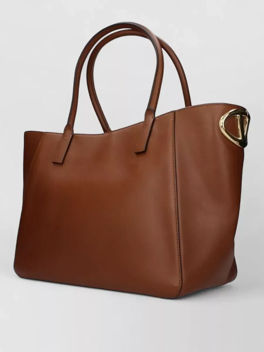 Valentino Garavani Leather Bucket Bag باللون البني، صورة 3