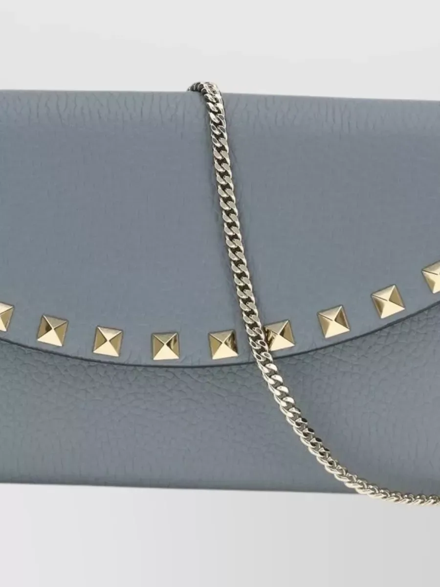 Pochette Valentino Garavani Studded Chain bleue, doublure en cuir de veau