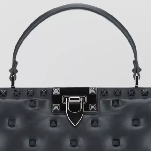 Valentino Garavani Rockstud Spike in Black, detail