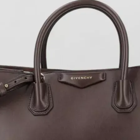 Givenchy Antigona Small em castanho, pormenor