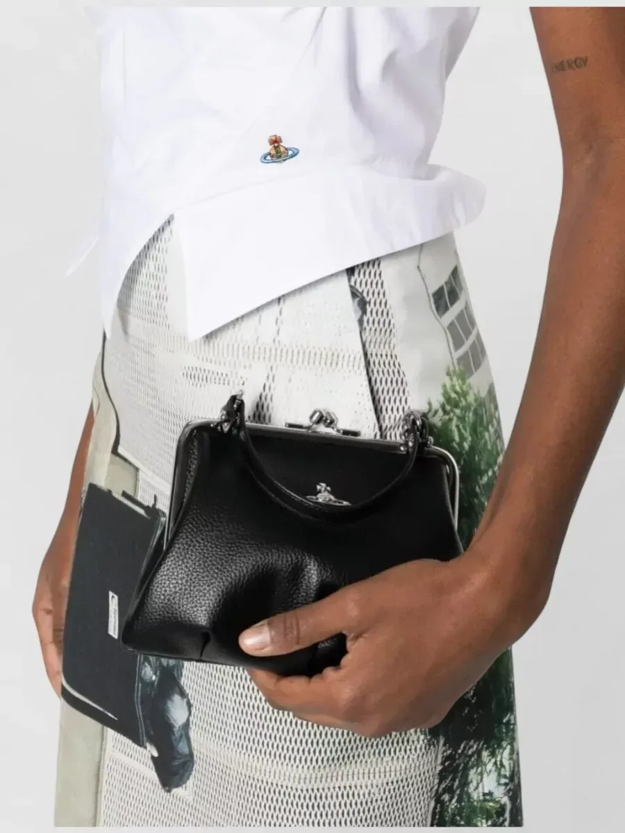 Vivienne Westwood Granny Frame Tote باللون الأسود، صورة 2