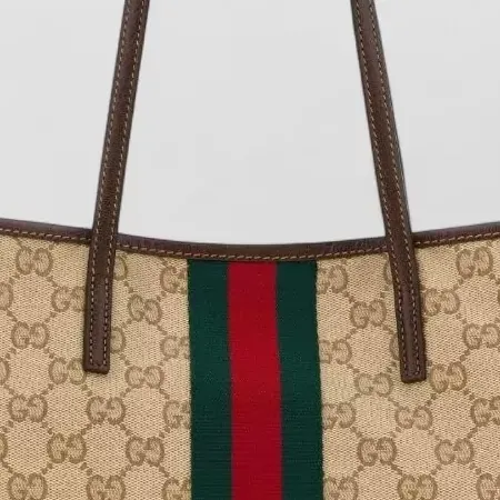 Gucci Small Logo Tote in Beige, detail