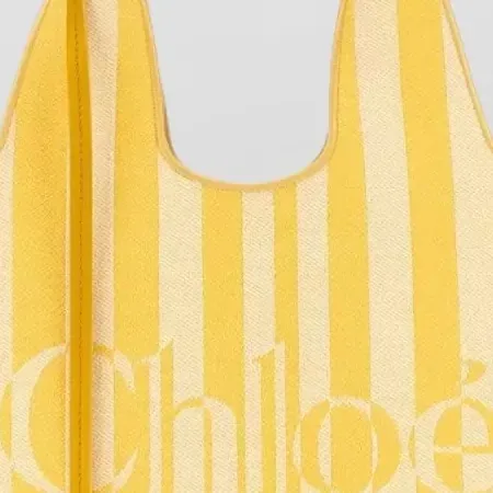 حقيبة توت Chloé Woody باللون الأصفر، تفصيل