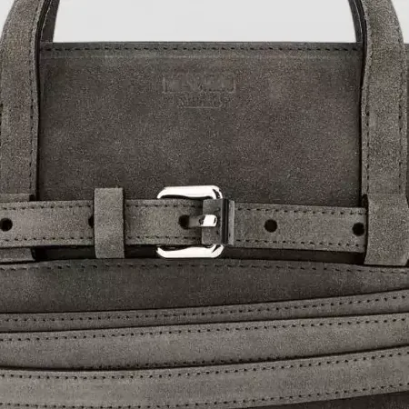 Moschino Suede Tote in Grau, Detail
